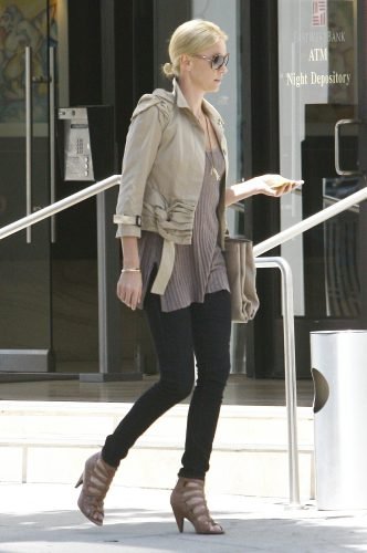 Charlize Theron Feet Toes And Soles 680