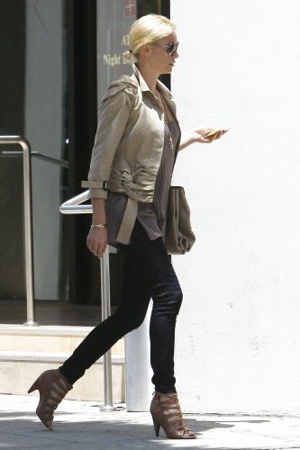 Charlize Theron Feet Toes And Soles 681