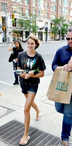 Shailene Woodley Feet Toes And Soles 41