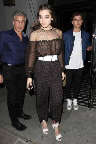Hailee Steinfeld Feet Toes And Soles 260