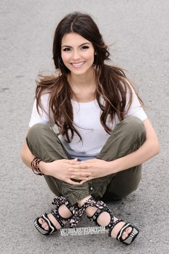 Victoria Justice Feet Toes And Soles 896