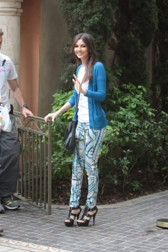 Victoria Justice Feet Toes And Soles 1297