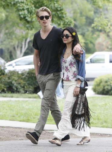 Vanessa Hudgens Feet Toes And Soles 392