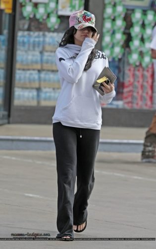 Vanessa Hudgens Feet Toes And Soles 611