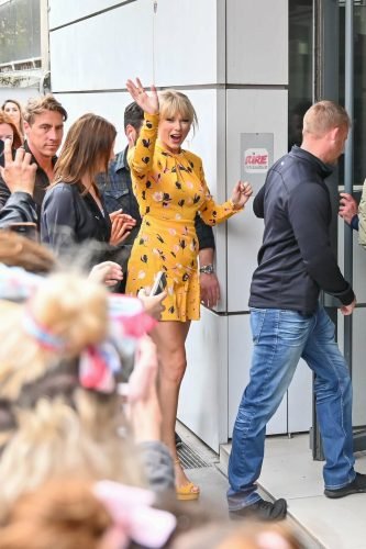 Taylor Swift Feet Toes And Soles 121