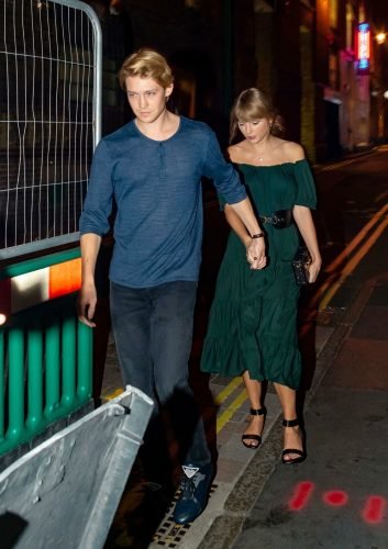 Taylor Swift Feet Toes And Soles 200