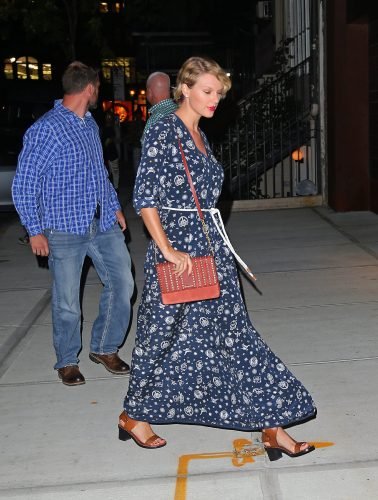 Taylor Swift Feet Toes And Soles 300