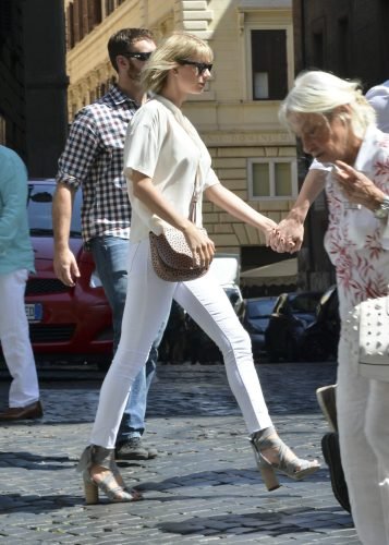 Taylor Swift Feet Toes And Soles 358