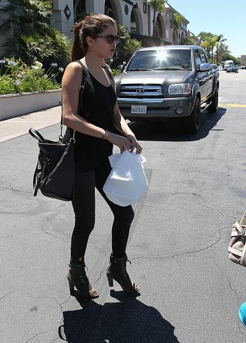 Selena Gomez Feet Toes And Soles 17