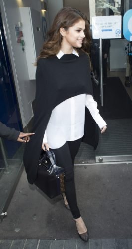 Selena Gomez Feet Toes And Soles 73
