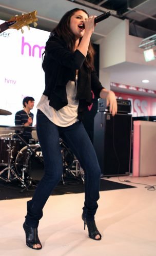 Selena Gomez Feet Toes And Soles 150
