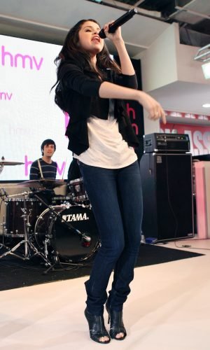 Selena Gomez Feet Toes And Soles 335