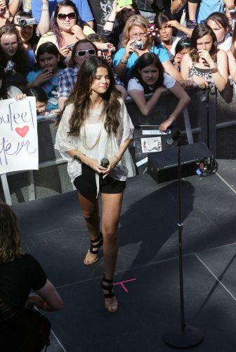 Selena Gomez Feet Toes And Soles 1673