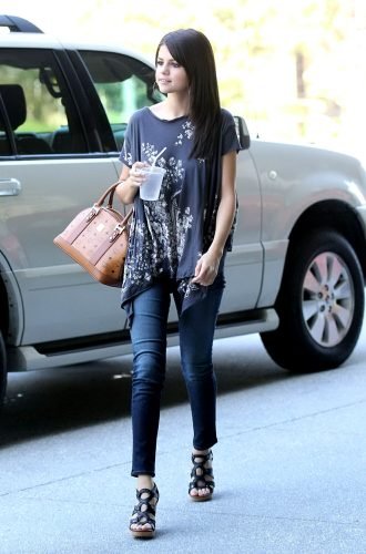 Selena Gomez Feet Toes And Soles 1737