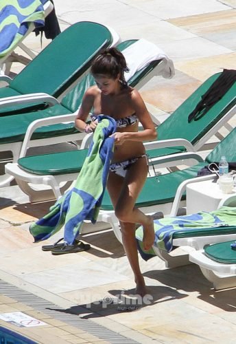 Selena Gomez Feet Toes And Soles 1944