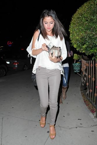 Selena Gomez Feet Toes And Soles 1951