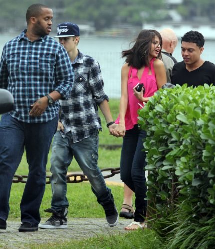 Selena Gomez Feet Toes And Soles 3049