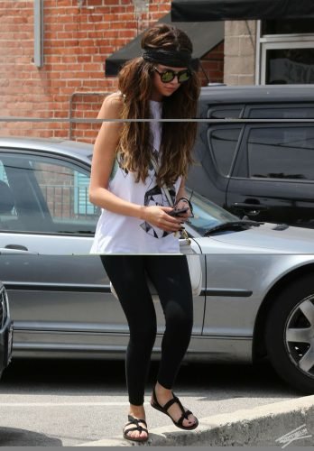 Selena Gomez Feet Toes And Soles 3440