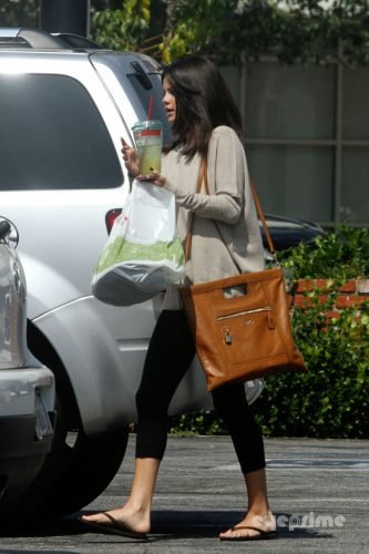 Selena Gomez Feet Toes And Soles 3559