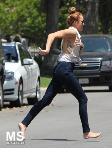 Miley Cyrus Feet Toes And Soles 337