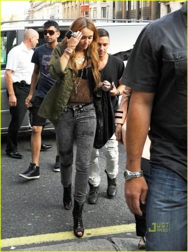 Miley Cyrus Feet Toes And Soles 619