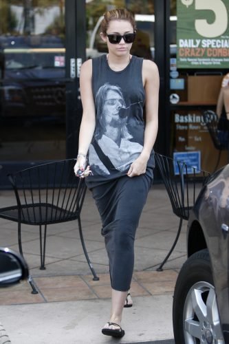 Miley Cyrus Feet Toes And Soles 695