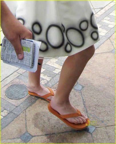 Miley Cyrus Feet Toes And Soles 1501