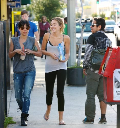 Miley Cyrus Feet Toes And Soles 1527