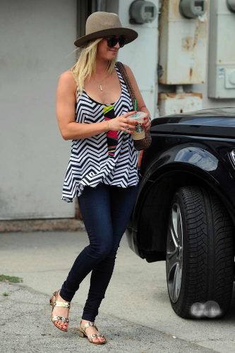 Kaley Cuoco Feet Toes And Soles 470
