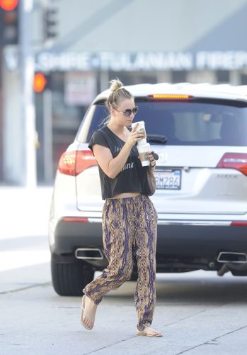 Kaley Cuoco Feet Toes And Soles 510