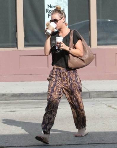 Kaley Cuoco Feet Toes And Soles 521