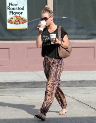 Kaley Cuoco Feet Toes And Soles 522