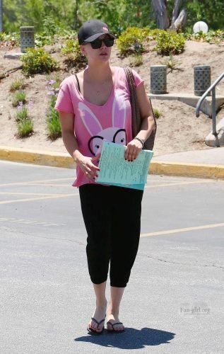 Kaley Cuoco Feet Toes And Soles 551