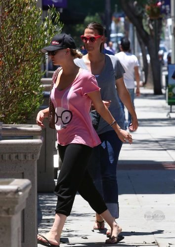 Kaley Cuoco Feet Toes And Soles 554