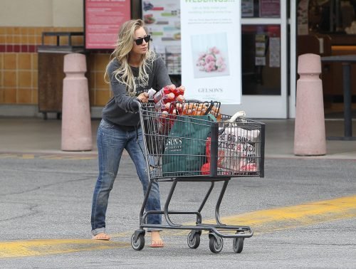 Kaley Cuoco Feet Toes And Soles 577