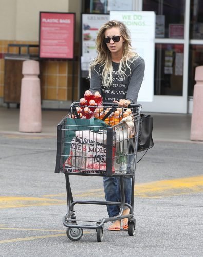 Kaley Cuoco Feet Toes And Soles 578