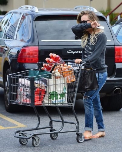 Kaley Cuoco Feet Toes And Soles 581