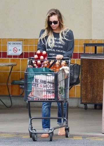 Kaley Cuoco Feet Toes And Soles 584