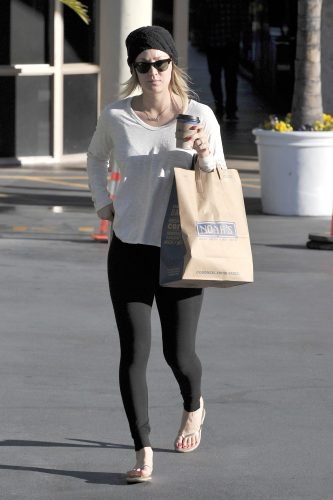 Kaley Cuoco Feet Toes And Soles 591