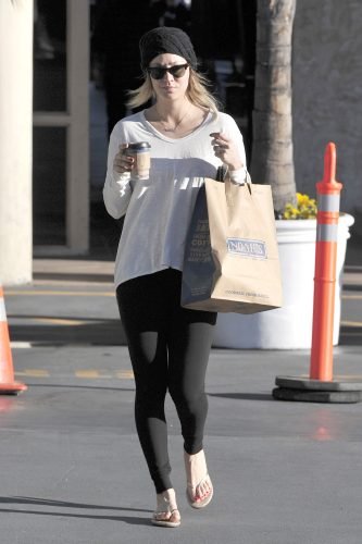 Kaley Cuoco Feet Toes And Soles 593