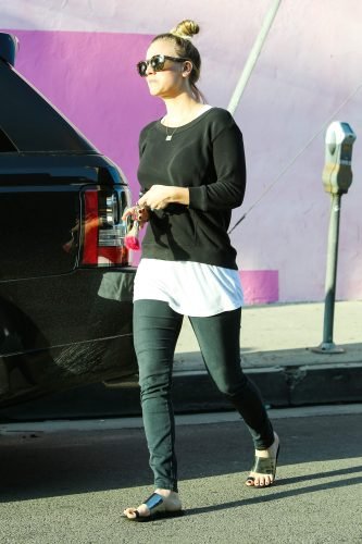 Kaley Cuoco Feet Toes And Soles 633