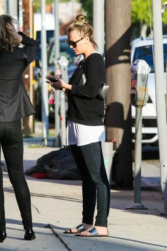 Kaley Cuoco Feet Toes And Soles 635