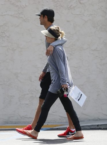 Kaley Cuoco Feet Toes And Soles 677