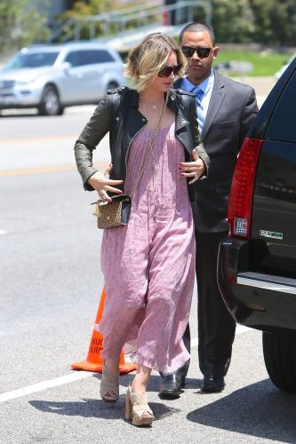 Kaley Cuoco Feet Toes And Soles 687