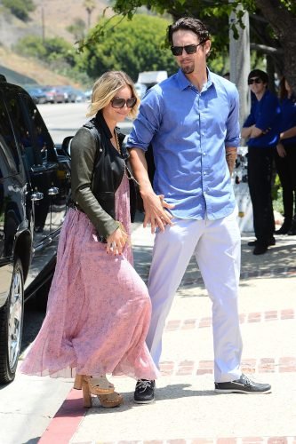 Kaley Cuoco Feet Toes And Soles 689