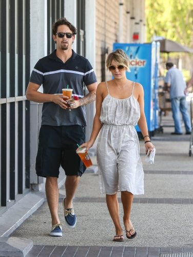 Kaley Cuoco Feet Toes And Soles 711