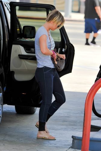 Kaley Cuoco Feet Toes And Soles 734