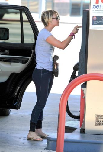 Kaley Cuoco Feet Toes And Soles 740