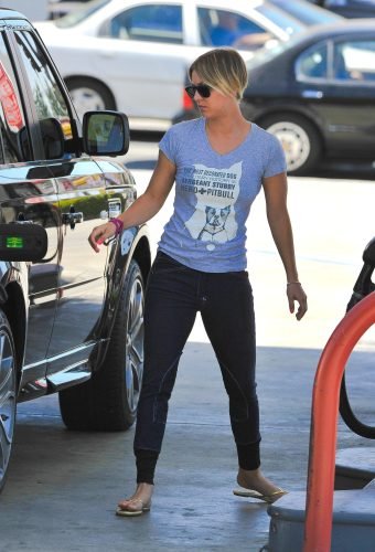 Kaley Cuoco Feet Toes And Soles 741