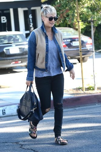 Kaley Cuoco Feet Toes And Soles 752